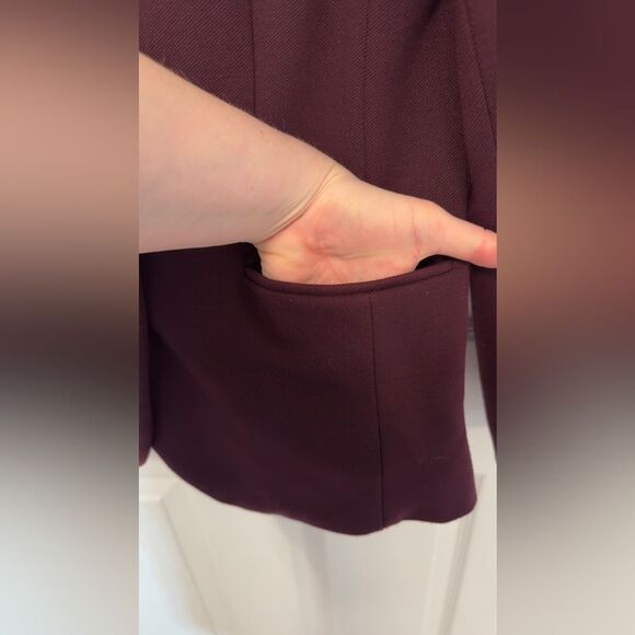 GAP Blazer - Burgundy - Two pockets - Size 10 - Ribbed-type Texture - Picture 4 of 9